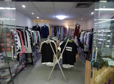 批發(fā)零售各類女裝服飾,300余款式隨意挑選!